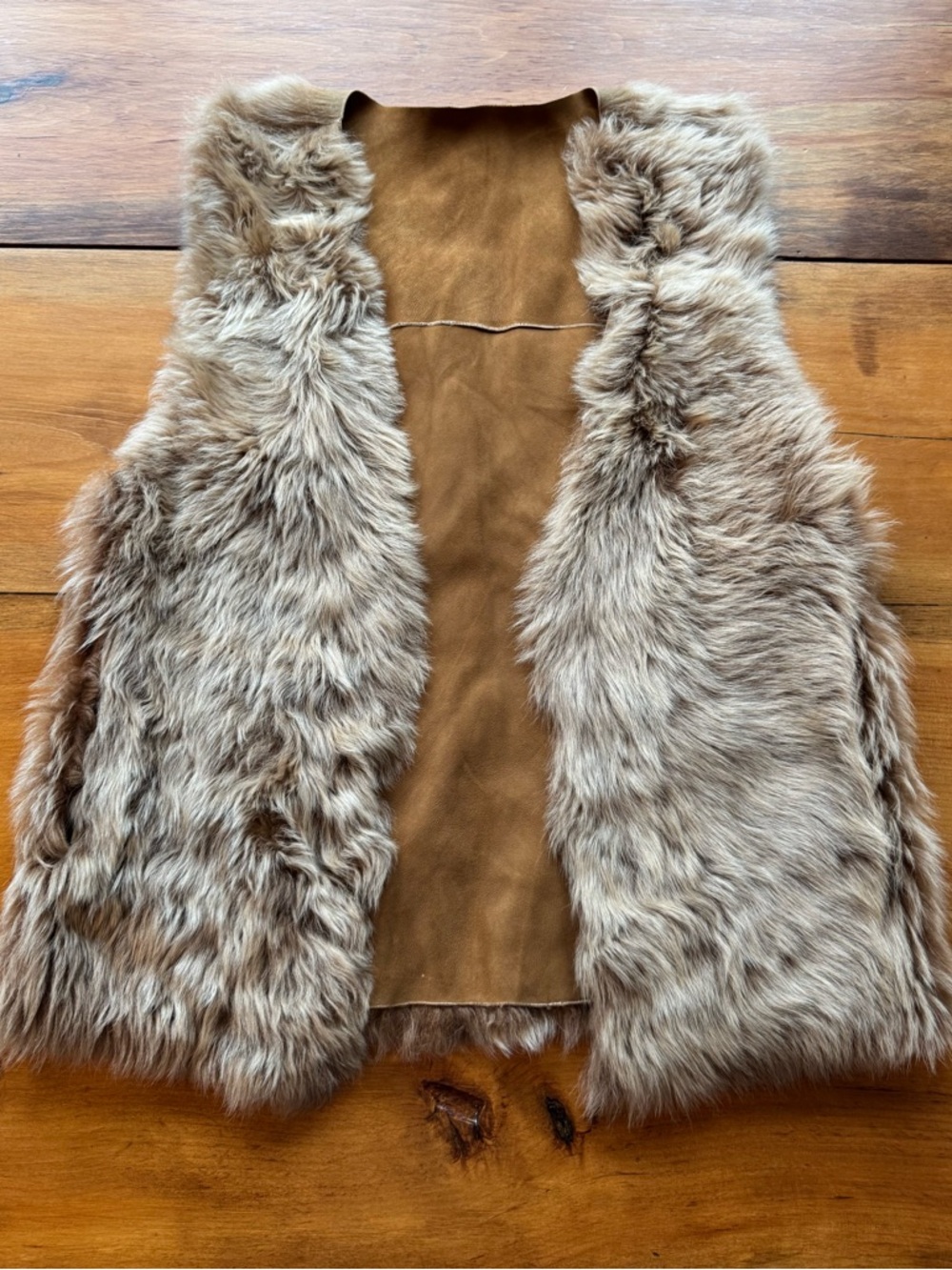 Club Monaco shearling vest. O/S